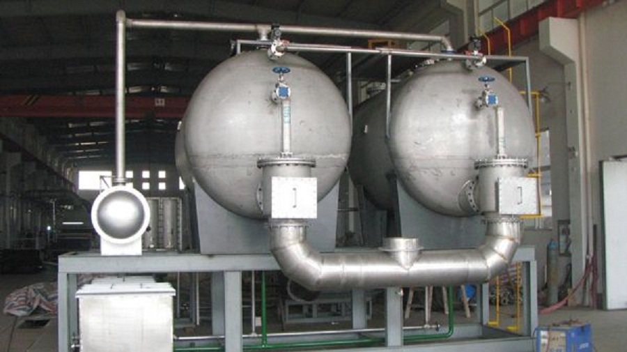 溶媒吸附設(shè)備是我公司新研發(fā)的種環(huán)保設(shè)備，溶媒吸附法是利用“相似相容”的原理而設(shè)計(jì)實(shí)施的環(huán)保技術(shù)的一種，目前已經(jīng)申請(qǐng)歸家和多項(xiàng)證書，該設(shè)奮在處理有機(jī)廢氣方面效果顯看。