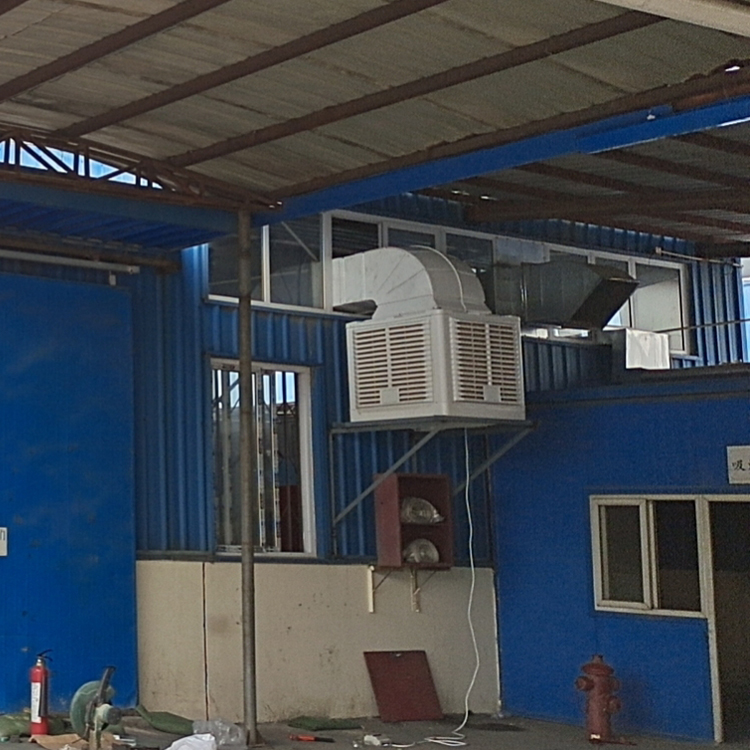 食品廠高溫生產車間如何通風降溫?這種降溫設備一定要香腸廠車間降溫除熱換氣裝置安裝食品廠高溫環境比較好的降溫措施.jpg